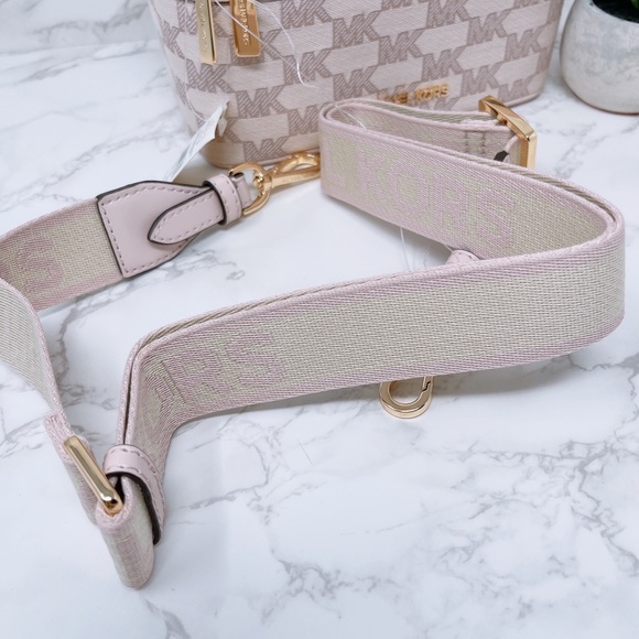 Michael Kors Trunk Crossbody - Picture 2 of 9